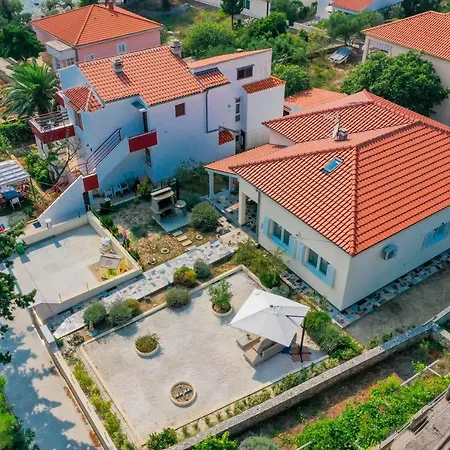 Villa Vila Galeta - Charming Place To